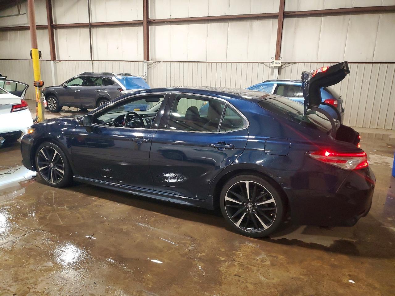 2018 TOYOTA CAMRY XSE photo 2