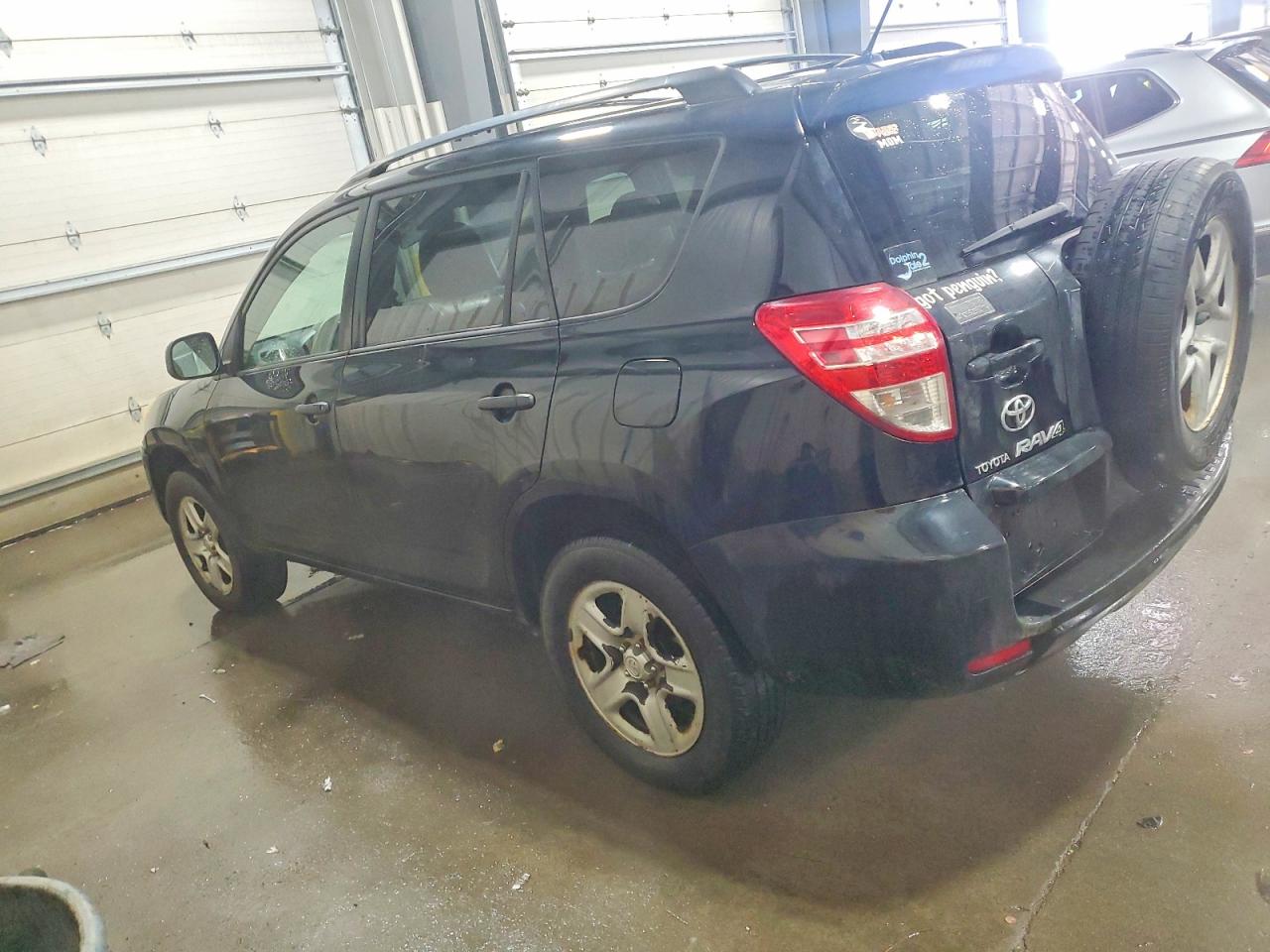 2009 TOYOTA RAV4 photo 2