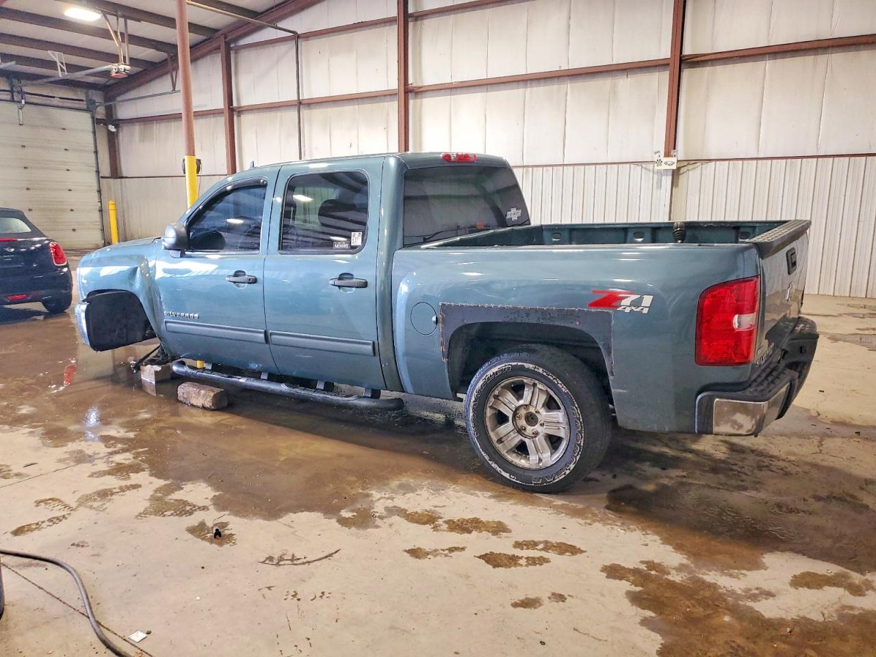 2010 CHEVROLET SILVERADO K1500 LT photo 2