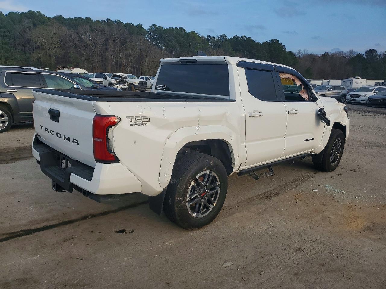 2024 TOYOTA TACOMA DOUBLE CAB photo 3