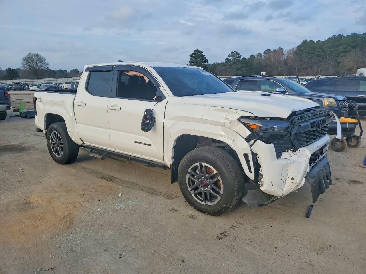 2024 TOYOTA TACOMA DOUBLE CAB photo 4