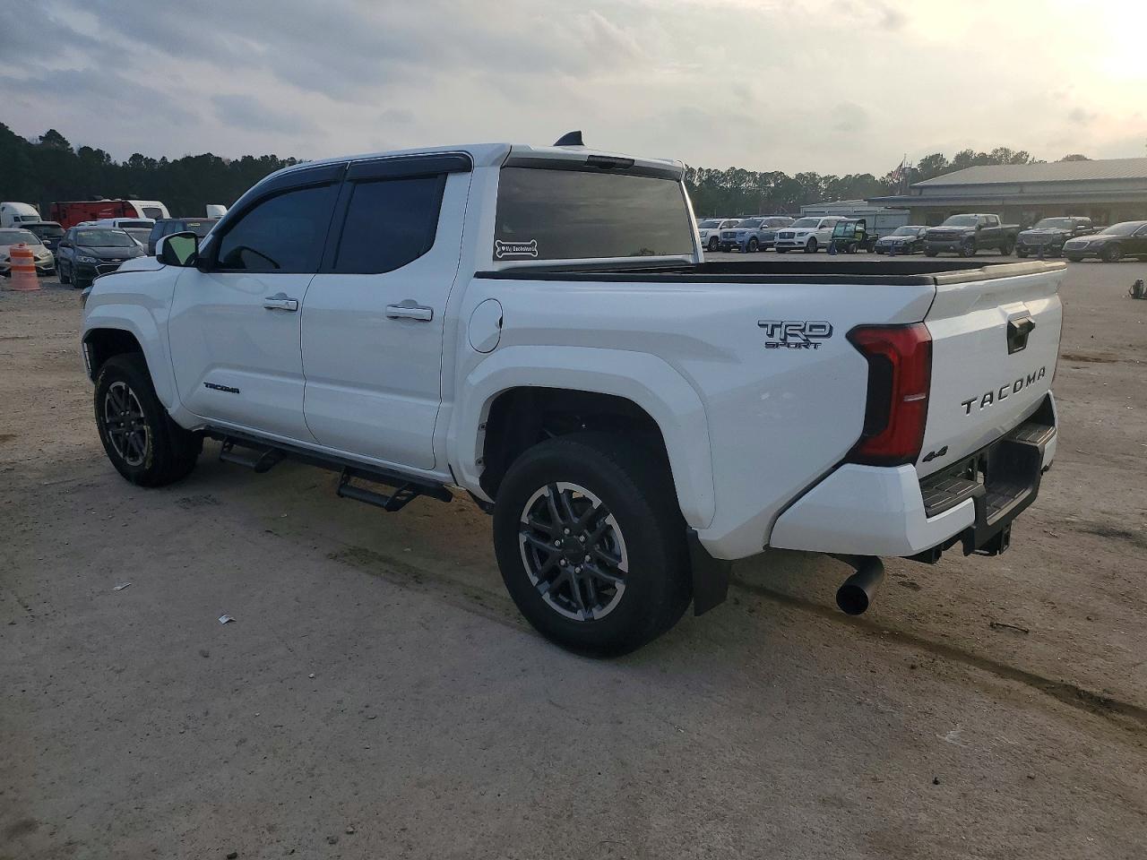 2024 TOYOTA TACOMA DOUBLE CAB photo 2