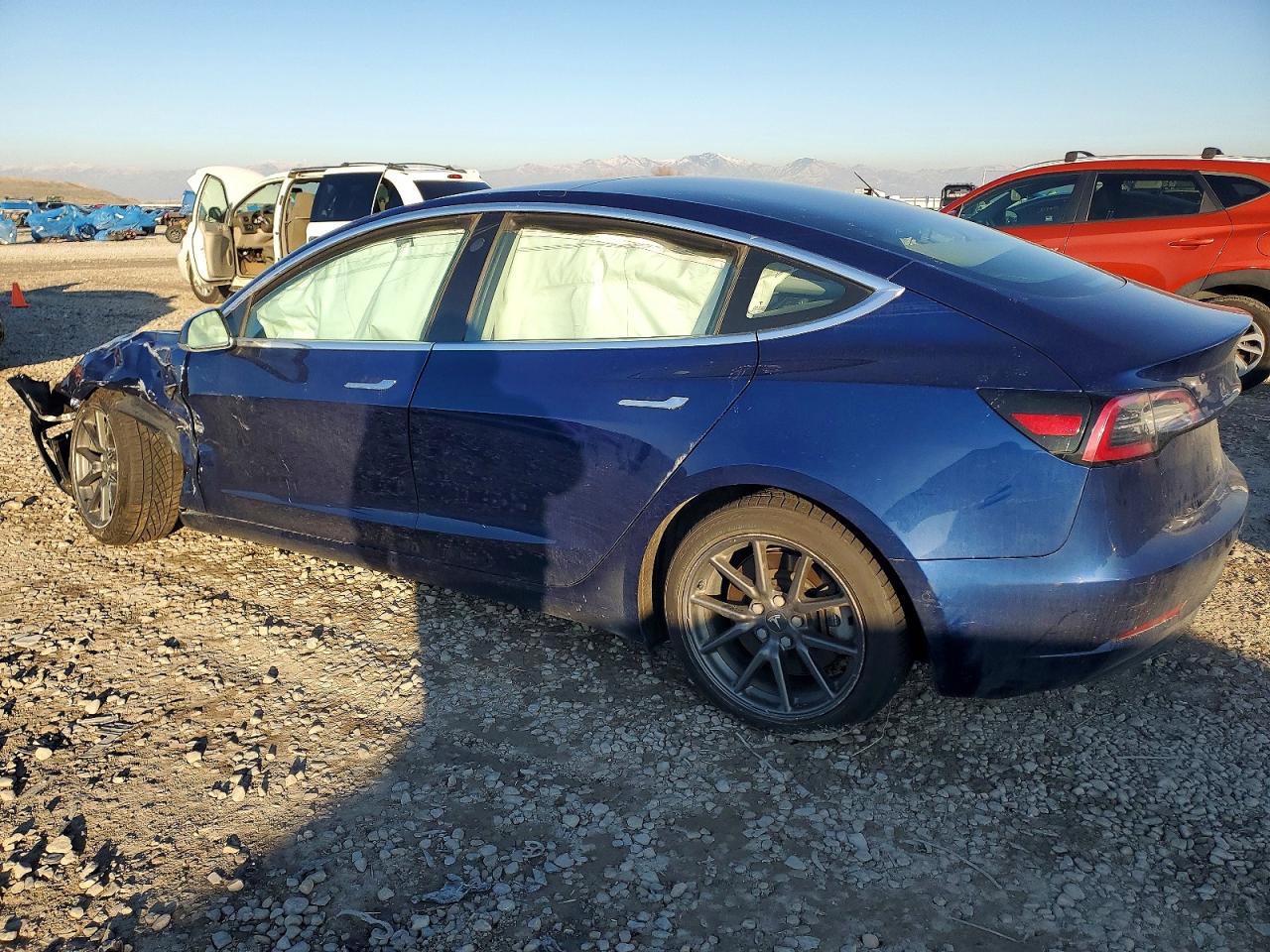 2018 TESLA MODEL 3 photo 2