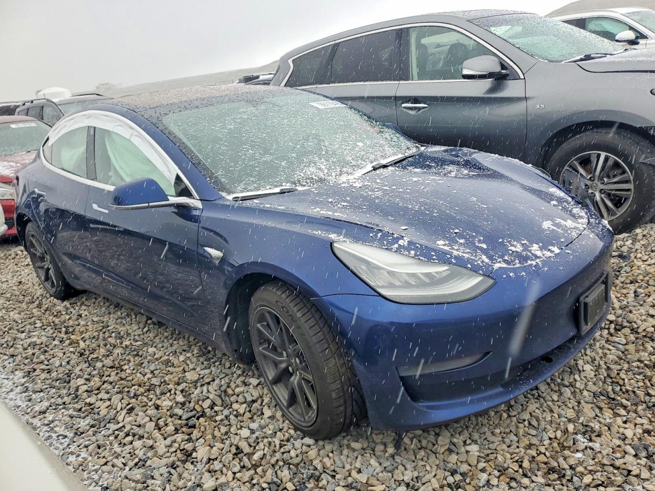 2018 TESLA MODEL 3 photo 4