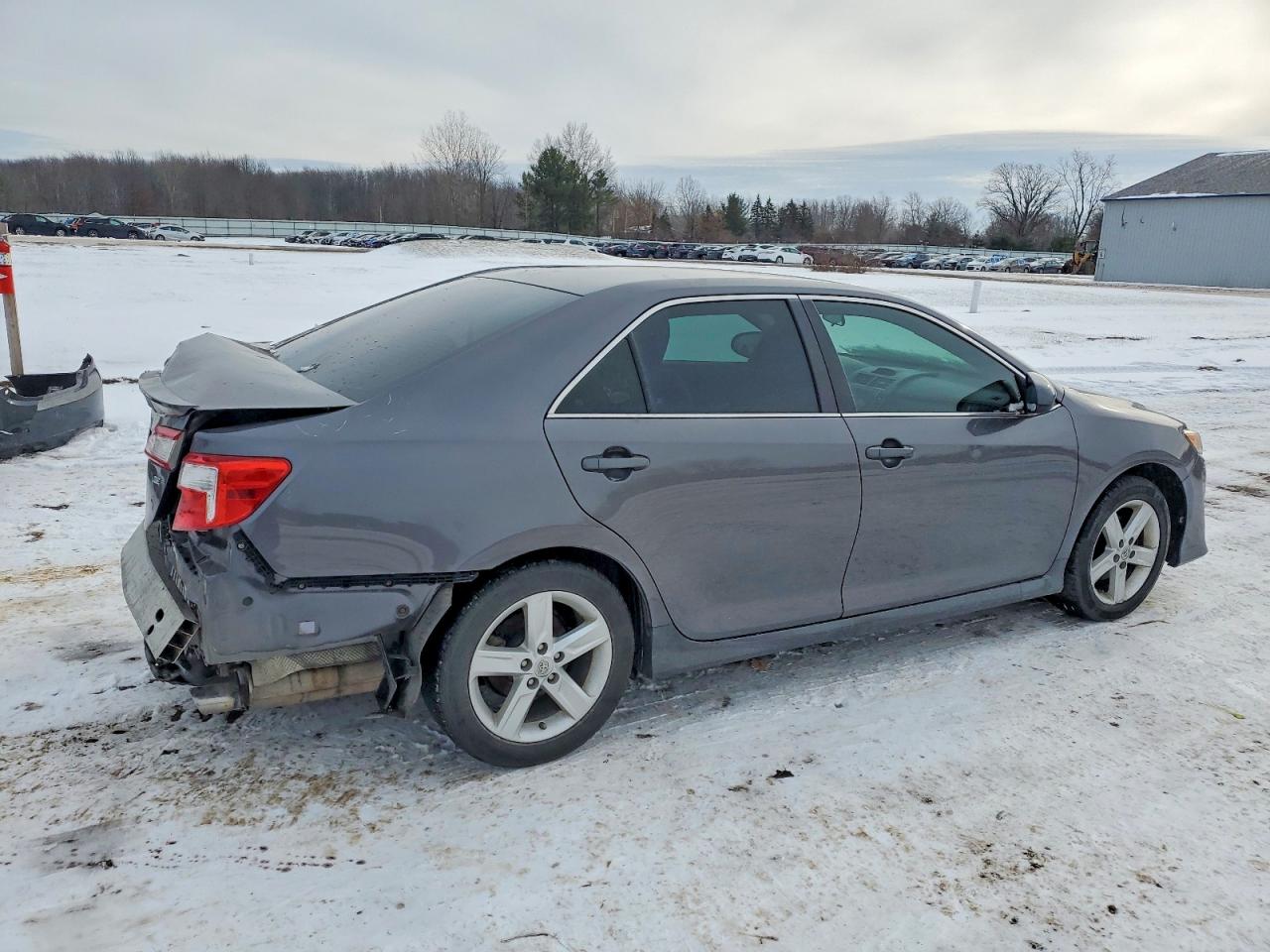 2014 TOYOTA CAMRY L photo 3