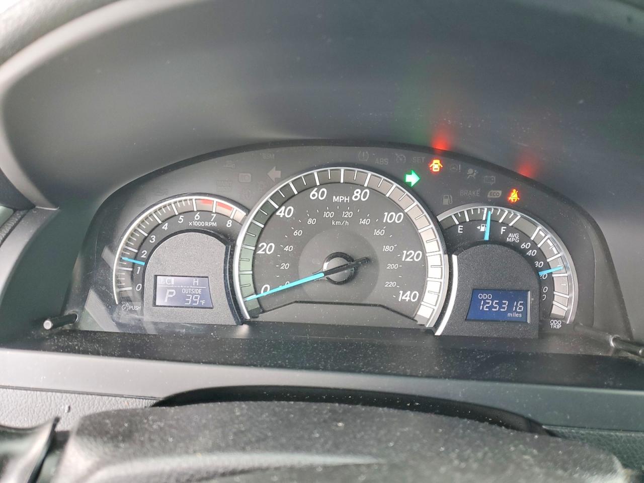 2014 TOYOTA CAMRY L photo 9