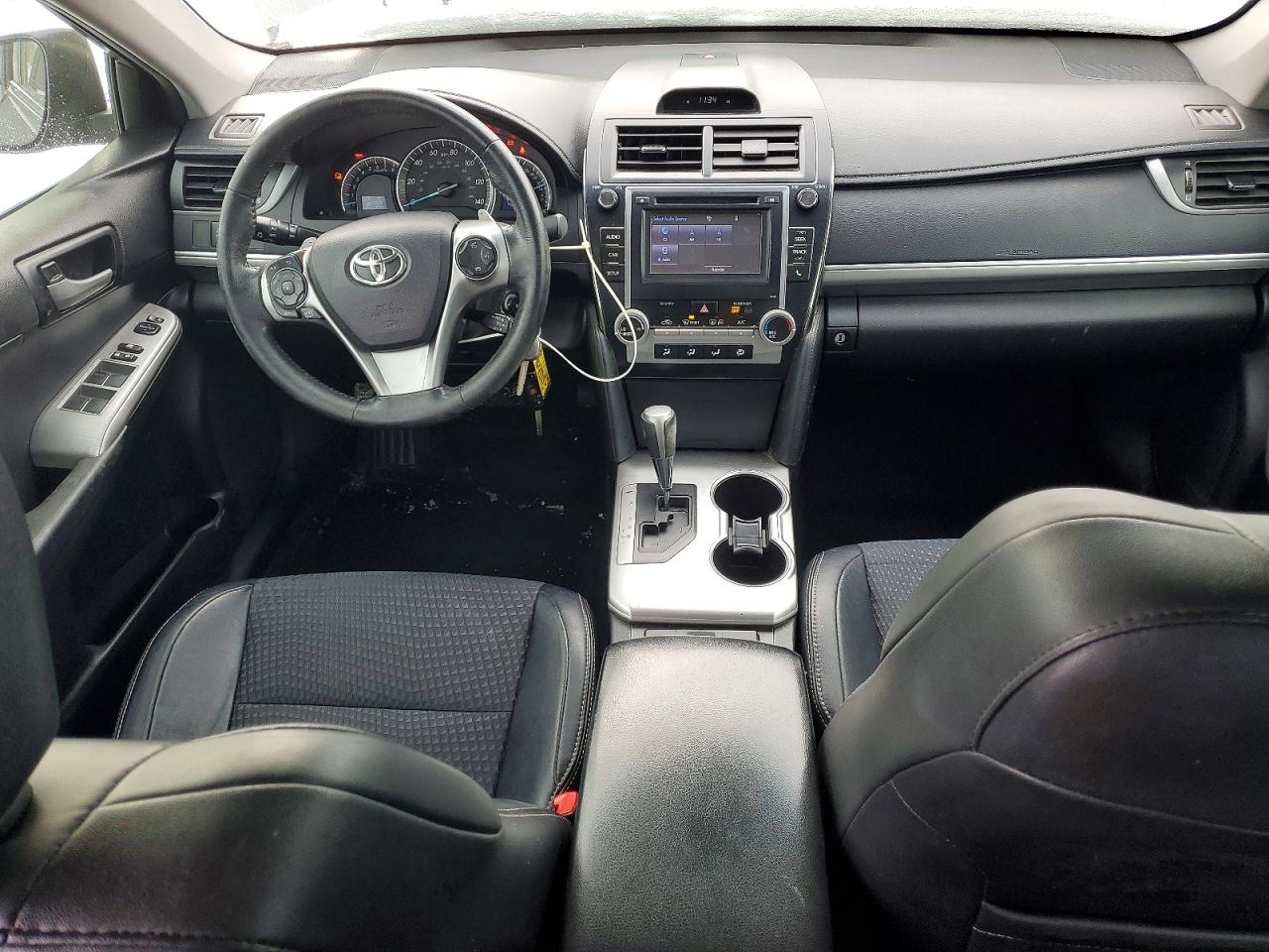 2014 TOYOTA CAMRY L photo 8