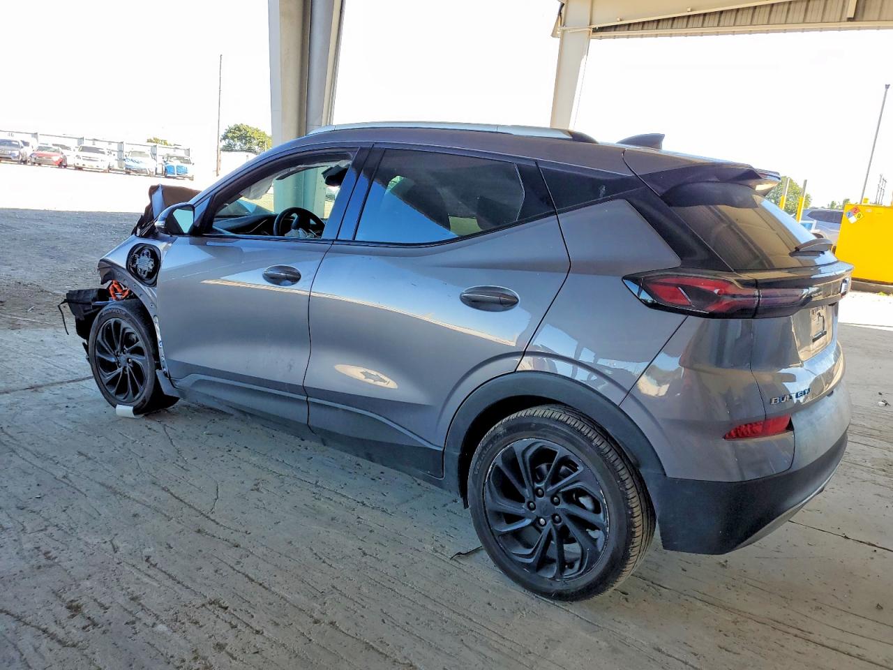 2023 CHEVROLET BOLT EUV LT photo 2