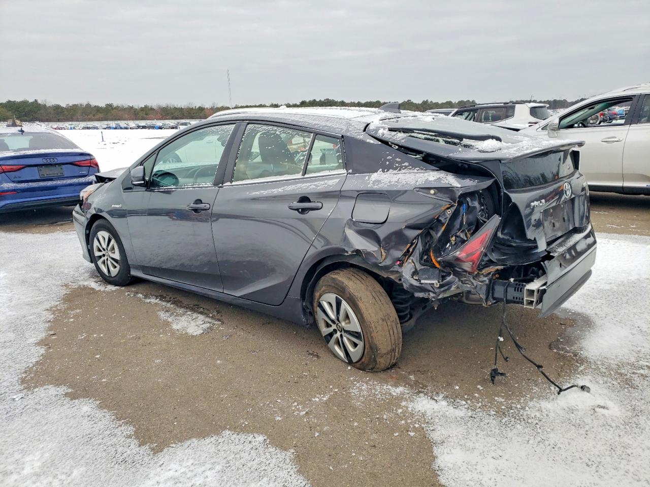 2017 TOYOTA PRIUS photo 2