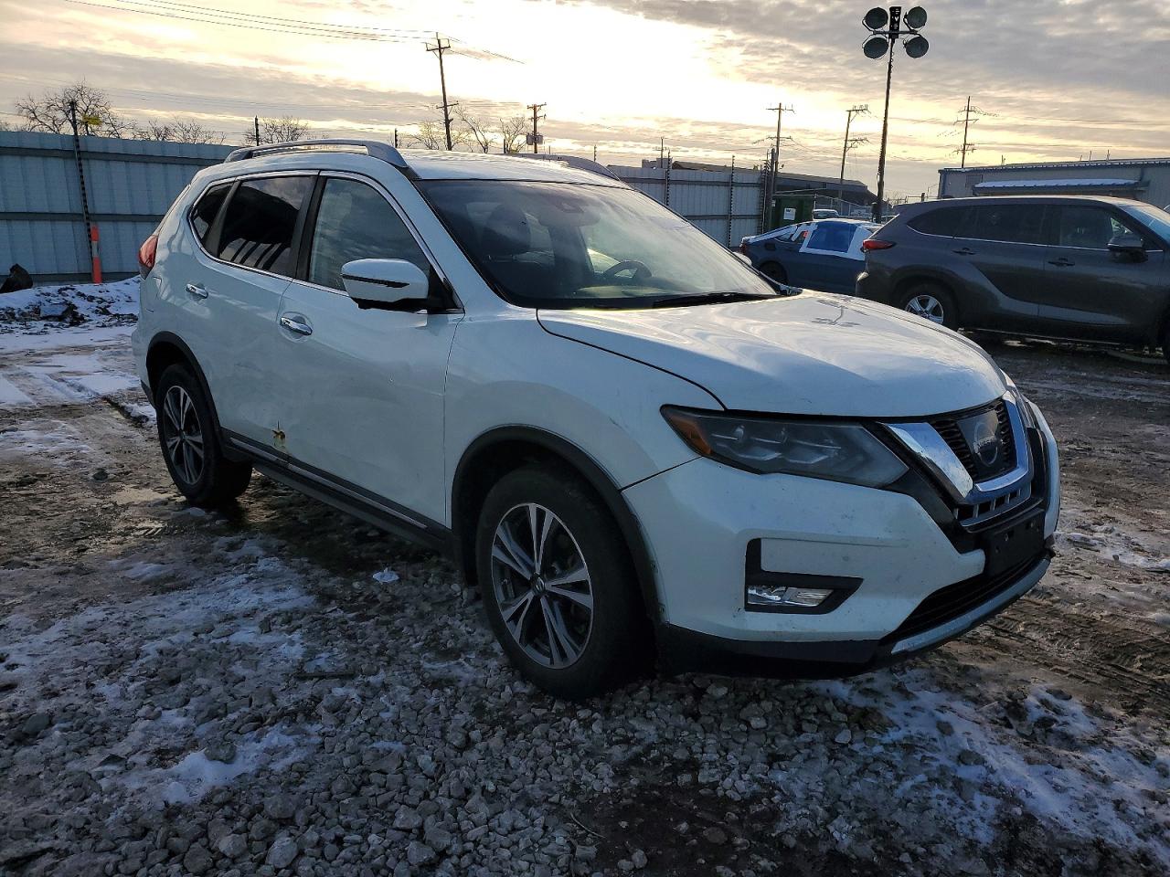 2017 NISSAN ROGUE SV photo 4