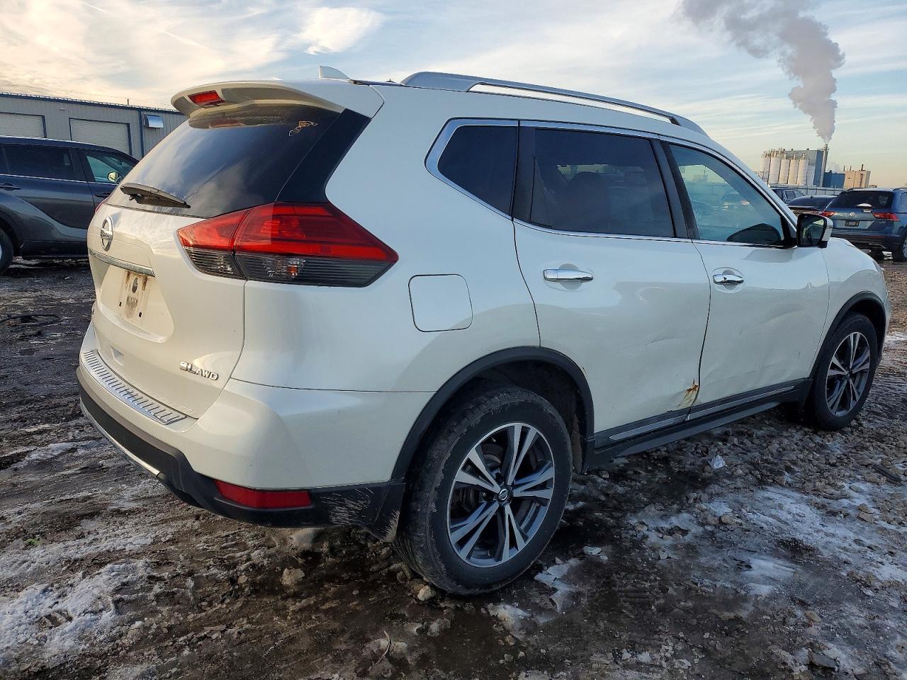 2017 NISSAN ROGUE SV photo 3