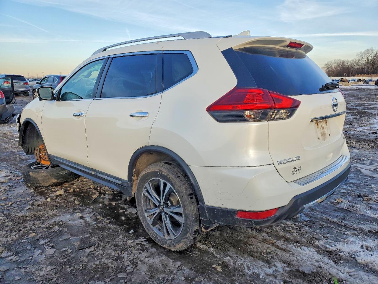 2017 NISSAN ROGUE SV photo 2
