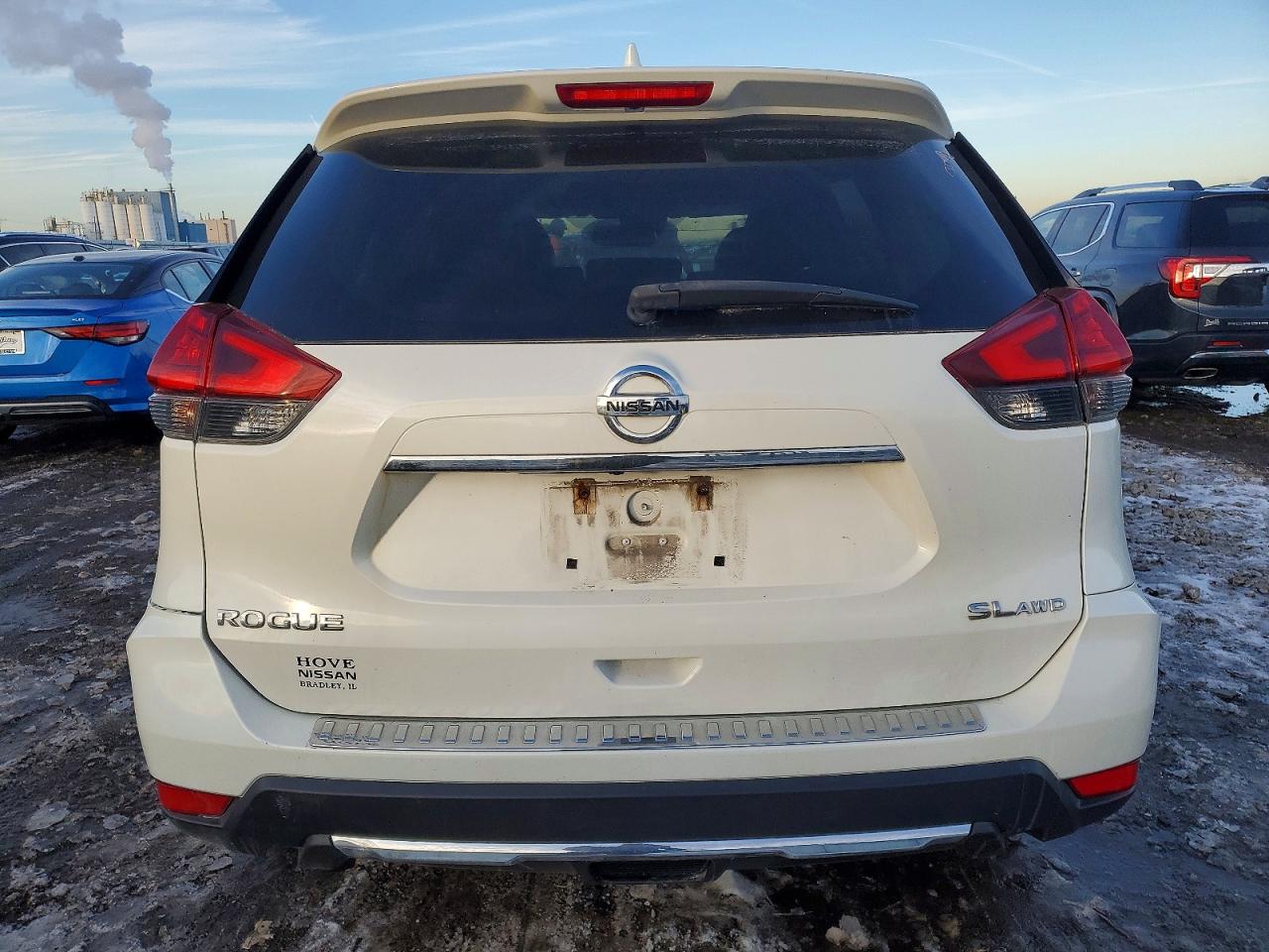 2017 NISSAN ROGUE SV photo 6