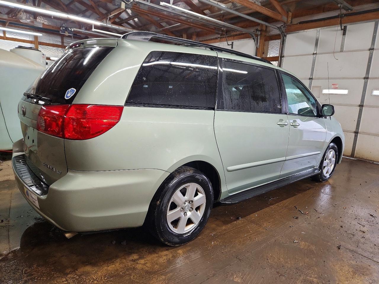 2009 TOYOTA SIENNA CE photo 3