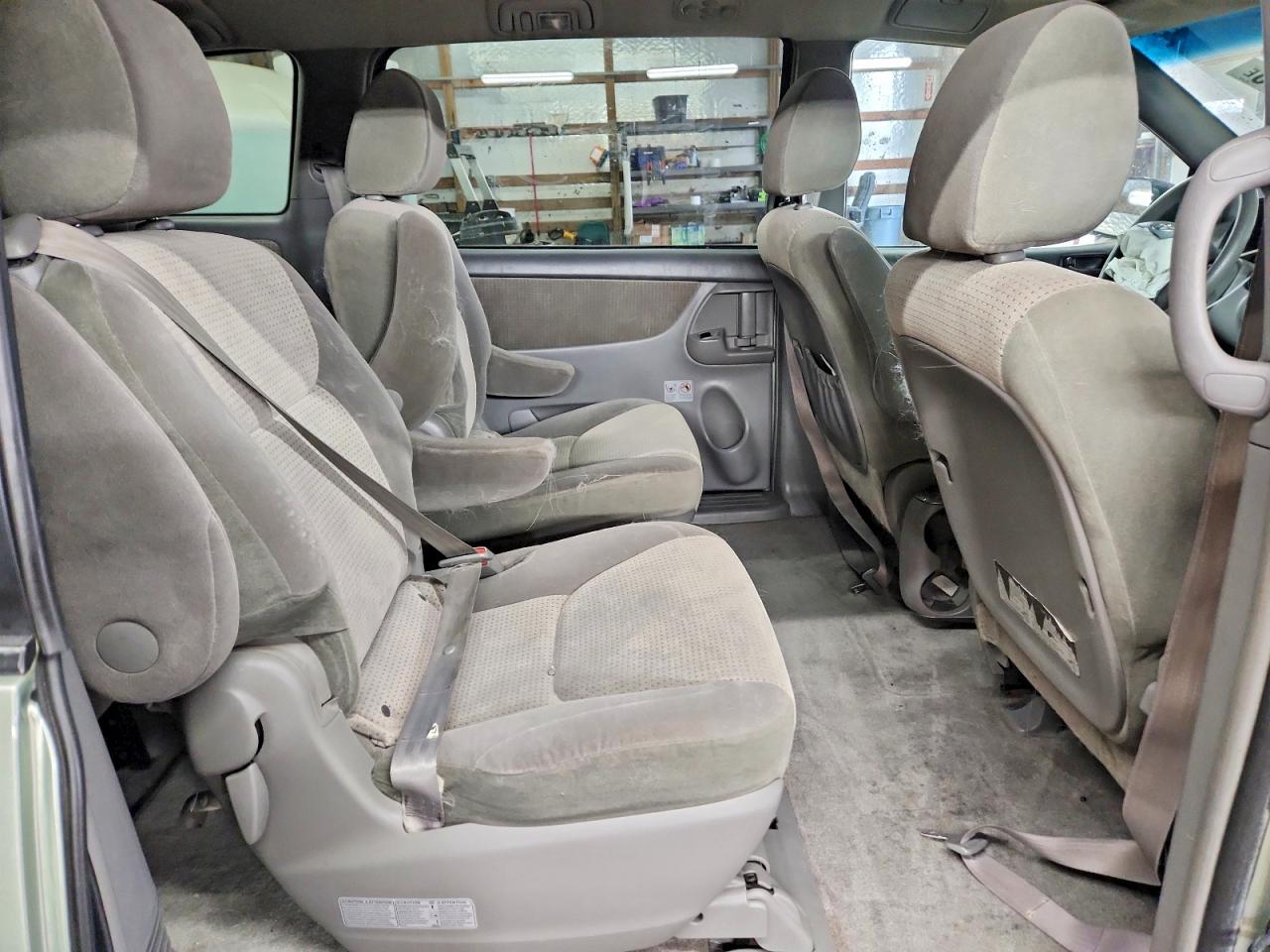 2009 TOYOTA SIENNA CE photo 11