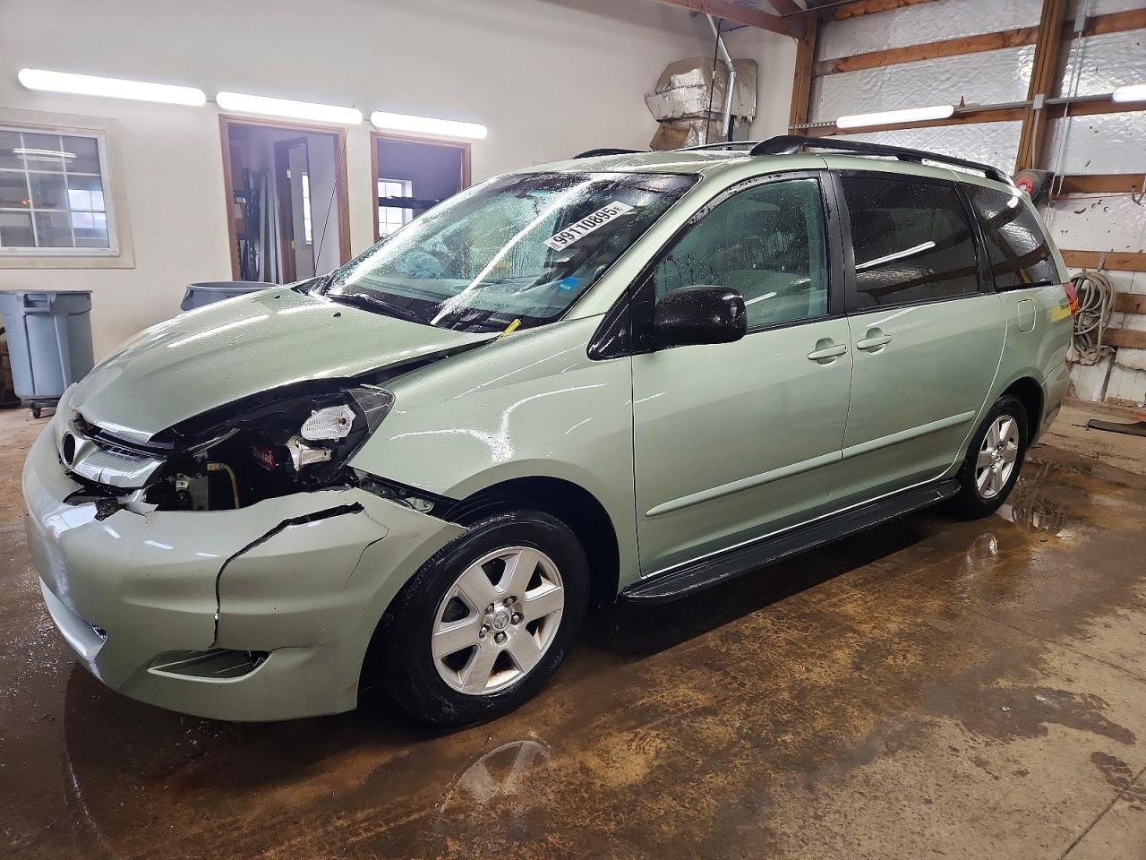 2009 TOYOTA SIENNA