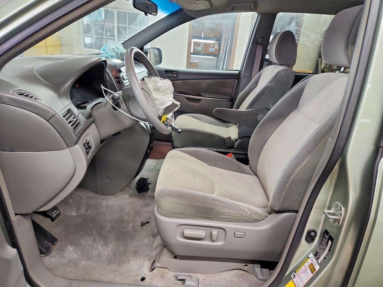 2009 TOYOTA SIENNA CE photo 7