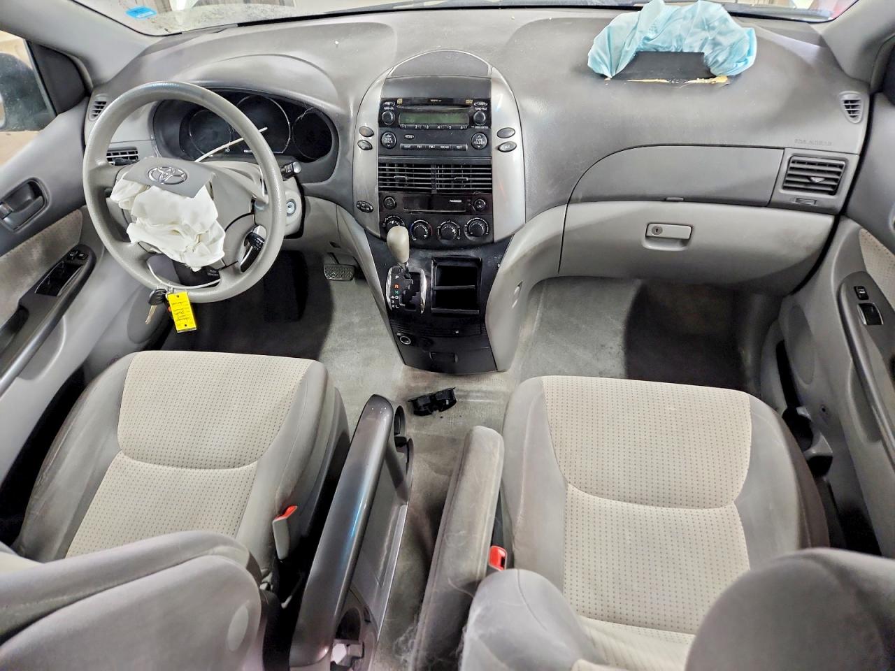 2009 TOYOTA SIENNA CE photo 8