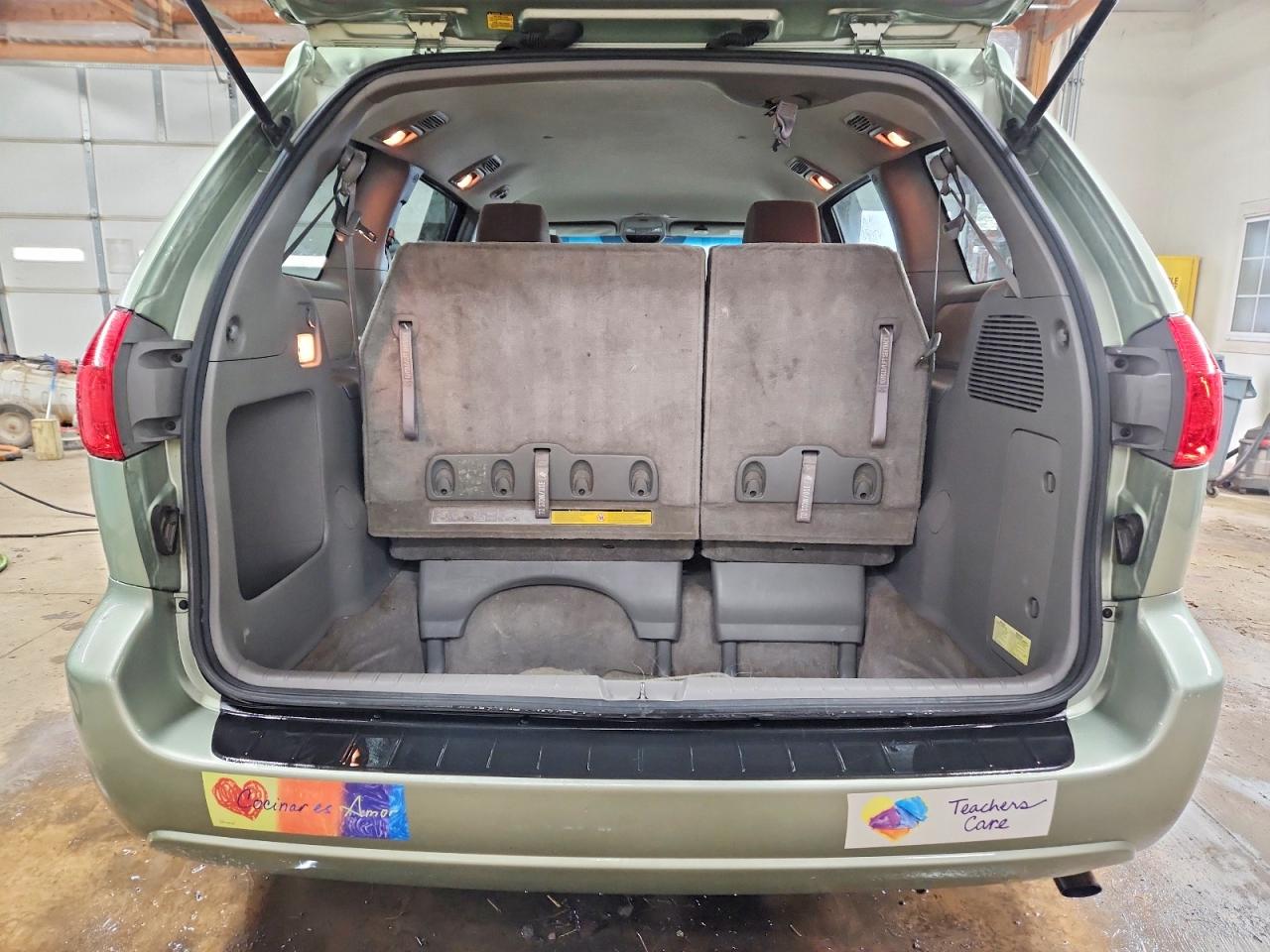 2009 TOYOTA SIENNA CE photo 6