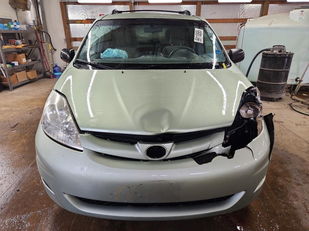 2009 TOYOTA SIENNA CE photo 5