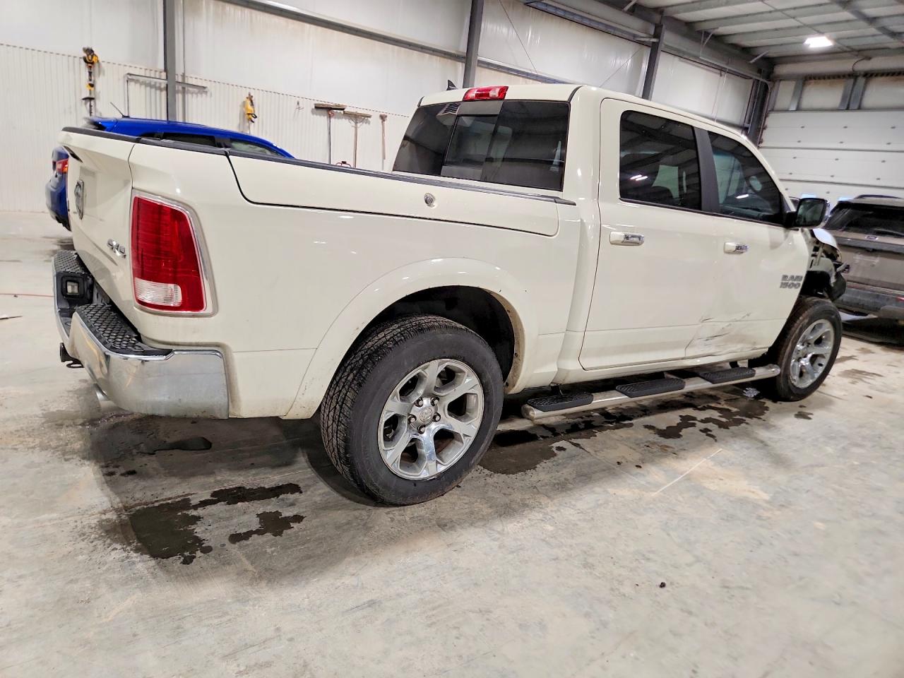 2017 RAM 1500 LARAMIE photo 3