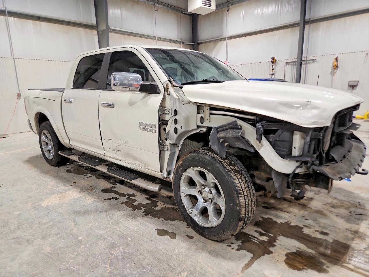 2017 RAM 1500 LARAMIE photo 4