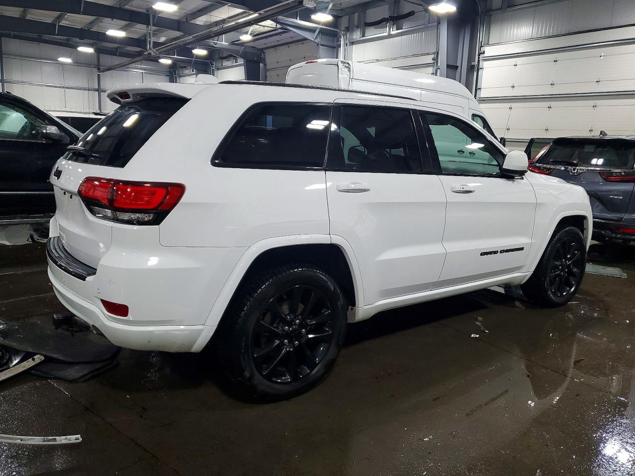 2018 JEEP GRAND CHEROKEE LAREDO photo 3