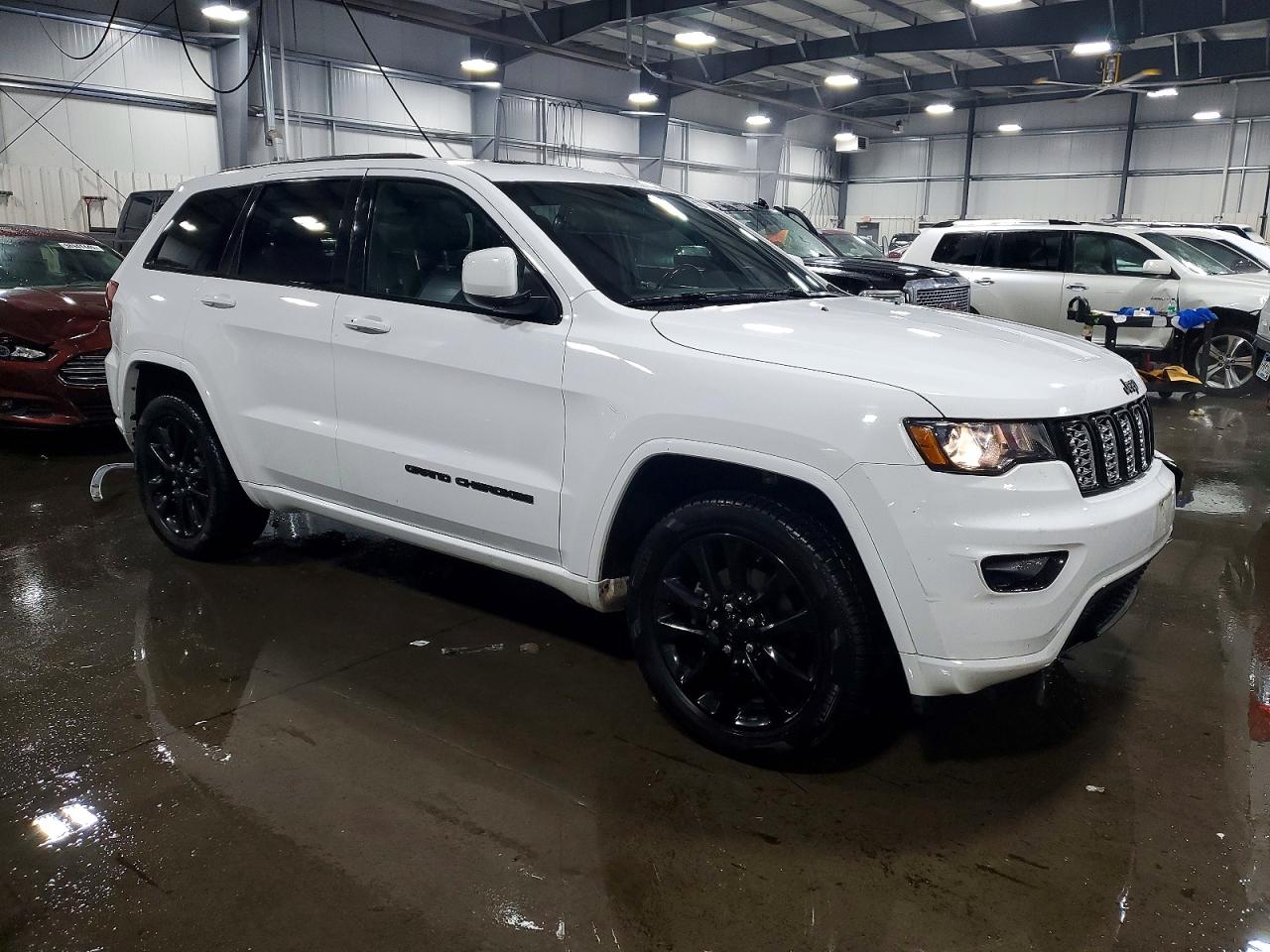 2018 JEEP GRAND CHEROKEE LAREDO photo 4