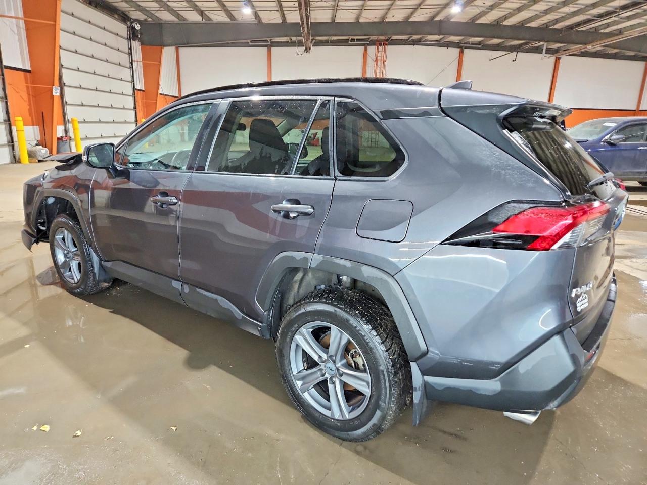 2019 TOYOTA RAV4 XLE photo 2