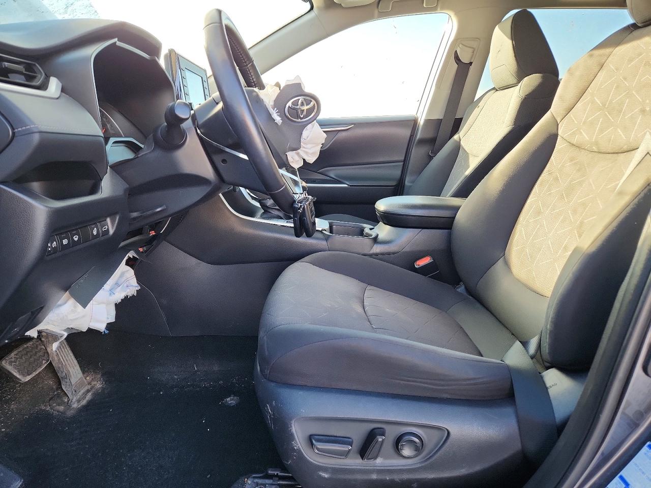 2019 TOYOTA RAV4 XLE photo 7