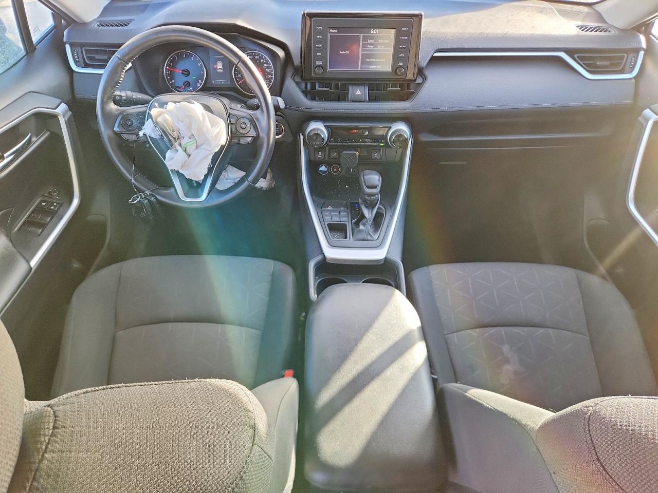 2019 TOYOTA RAV4 XLE photo 8