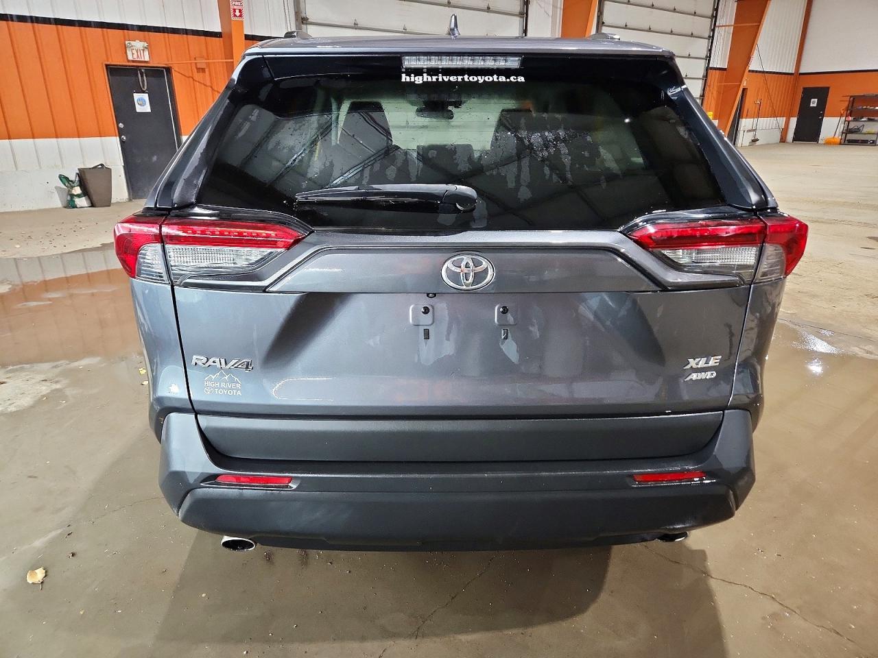 2019 TOYOTA RAV4 XLE photo 6