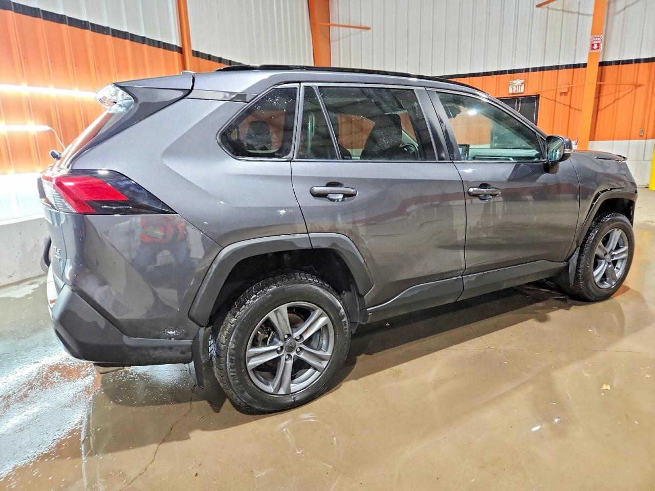 2019 TOYOTA RAV4 XLE photo 3