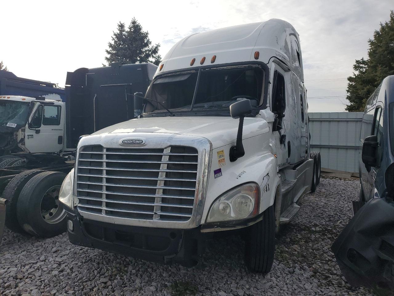 2016 FREIGHTLINER CASCADIA 125 photo 2