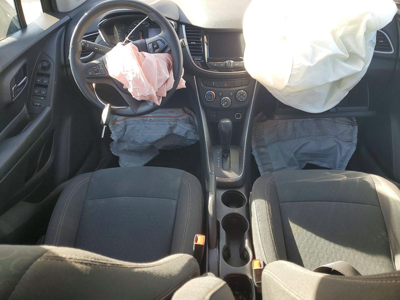 2022 CHEVROLET TRAX LS photo 8