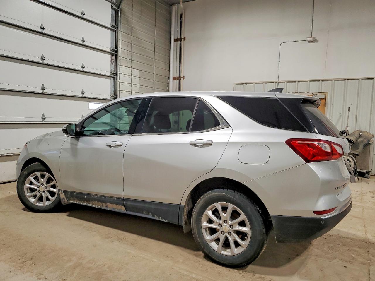2018 CHEVROLET EQUINOX LT photo 2