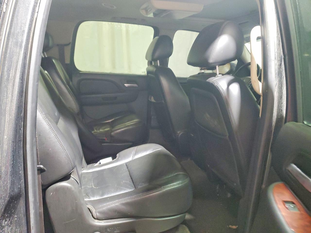 2010 CHEVROLET SUBURBAN K1500 LTZ photo 11