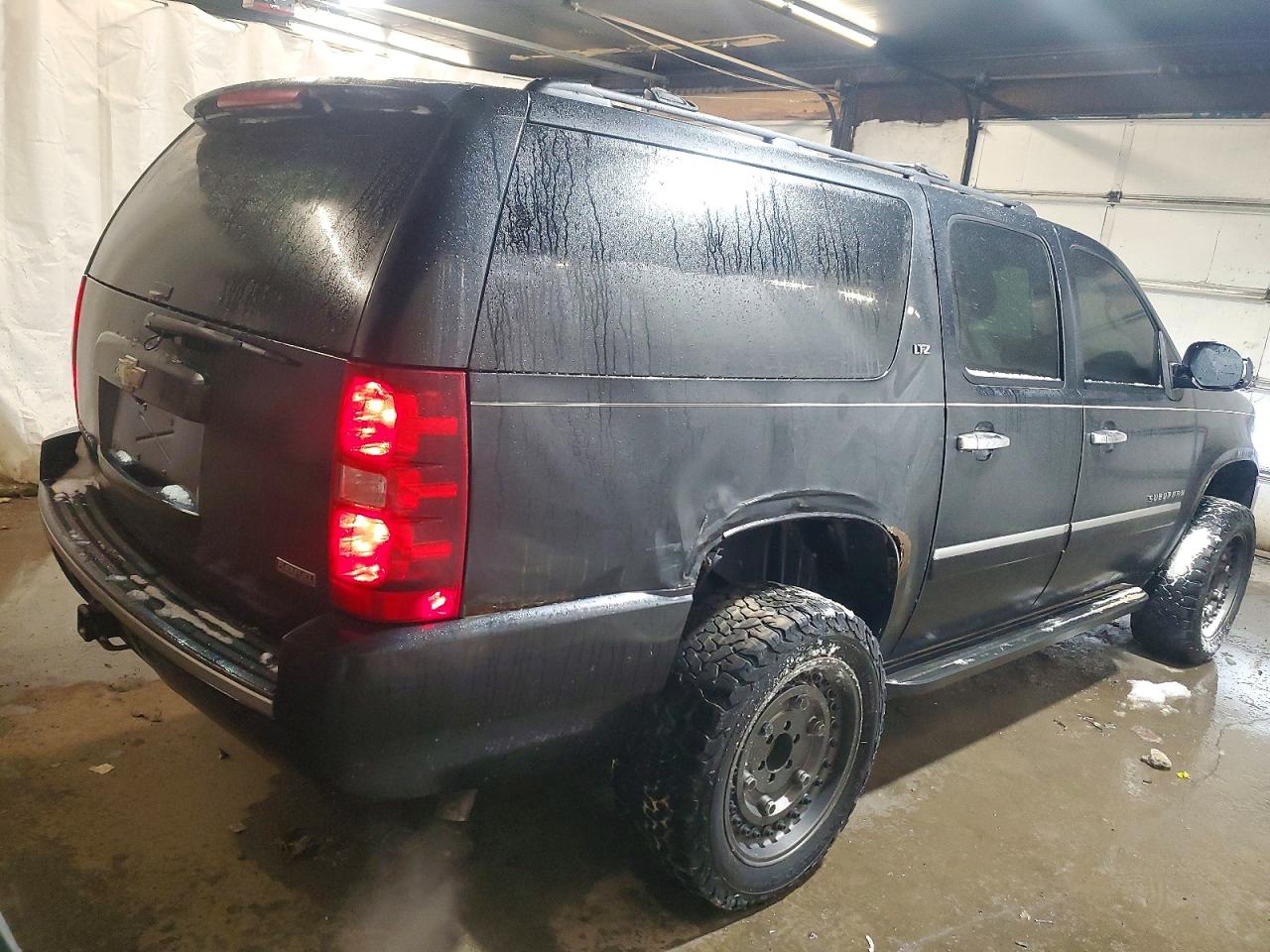 2010 CHEVROLET SUBURBAN K1500 LTZ photo 3