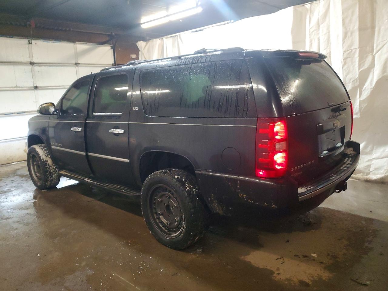 2010 CHEVROLET SUBURBAN K1500 LTZ photo 2