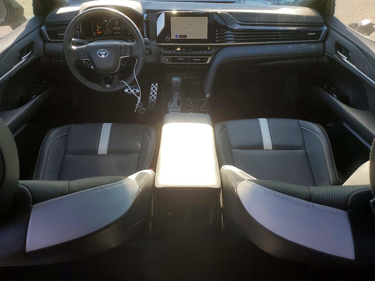 2025 TOYOTA CAMRY XSE photo 8