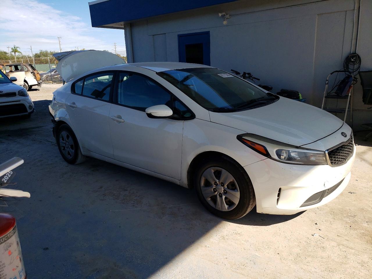 2017 KIA FORTE LX photo 4