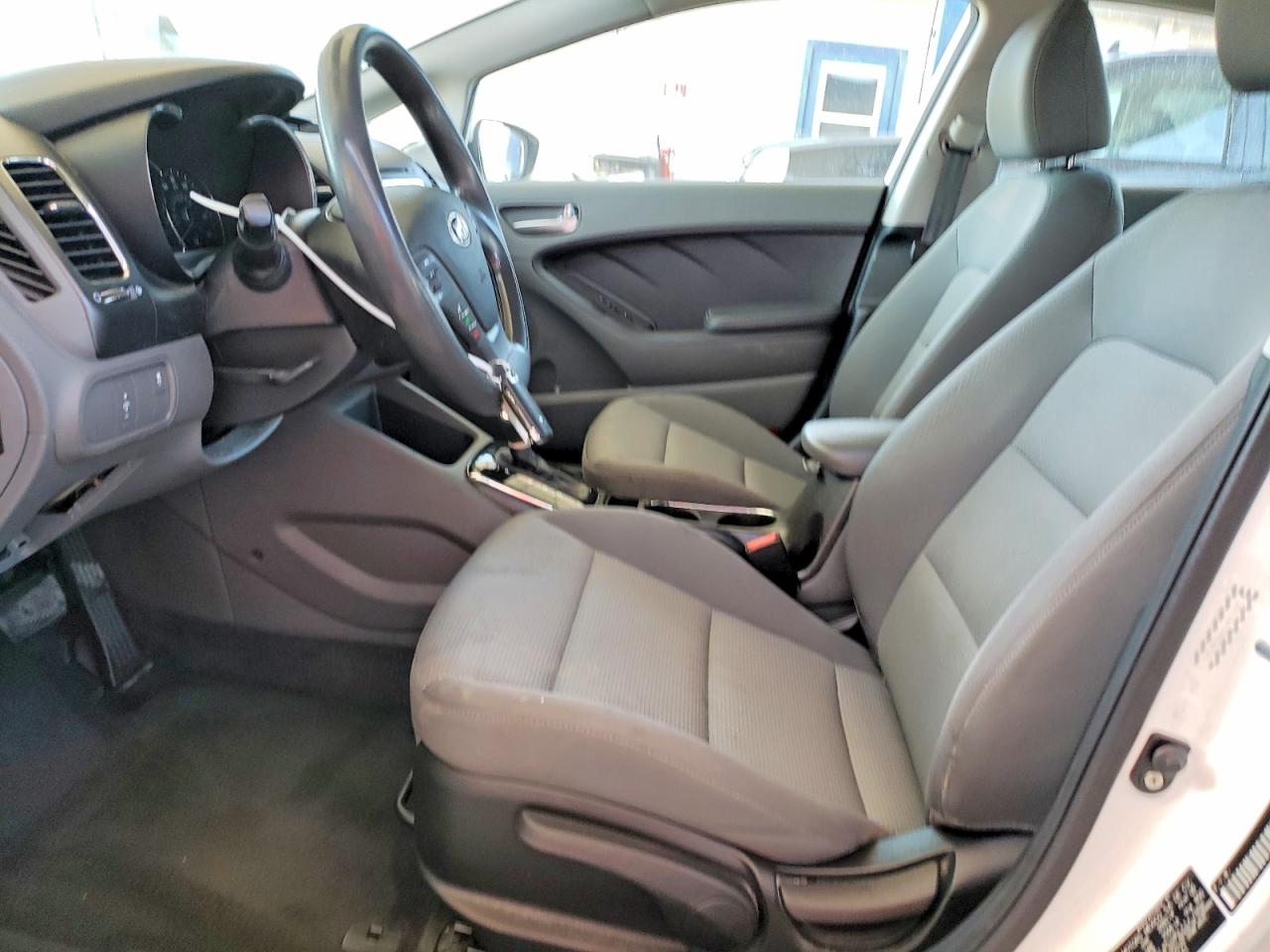 2017 KIA FORTE LX photo 7