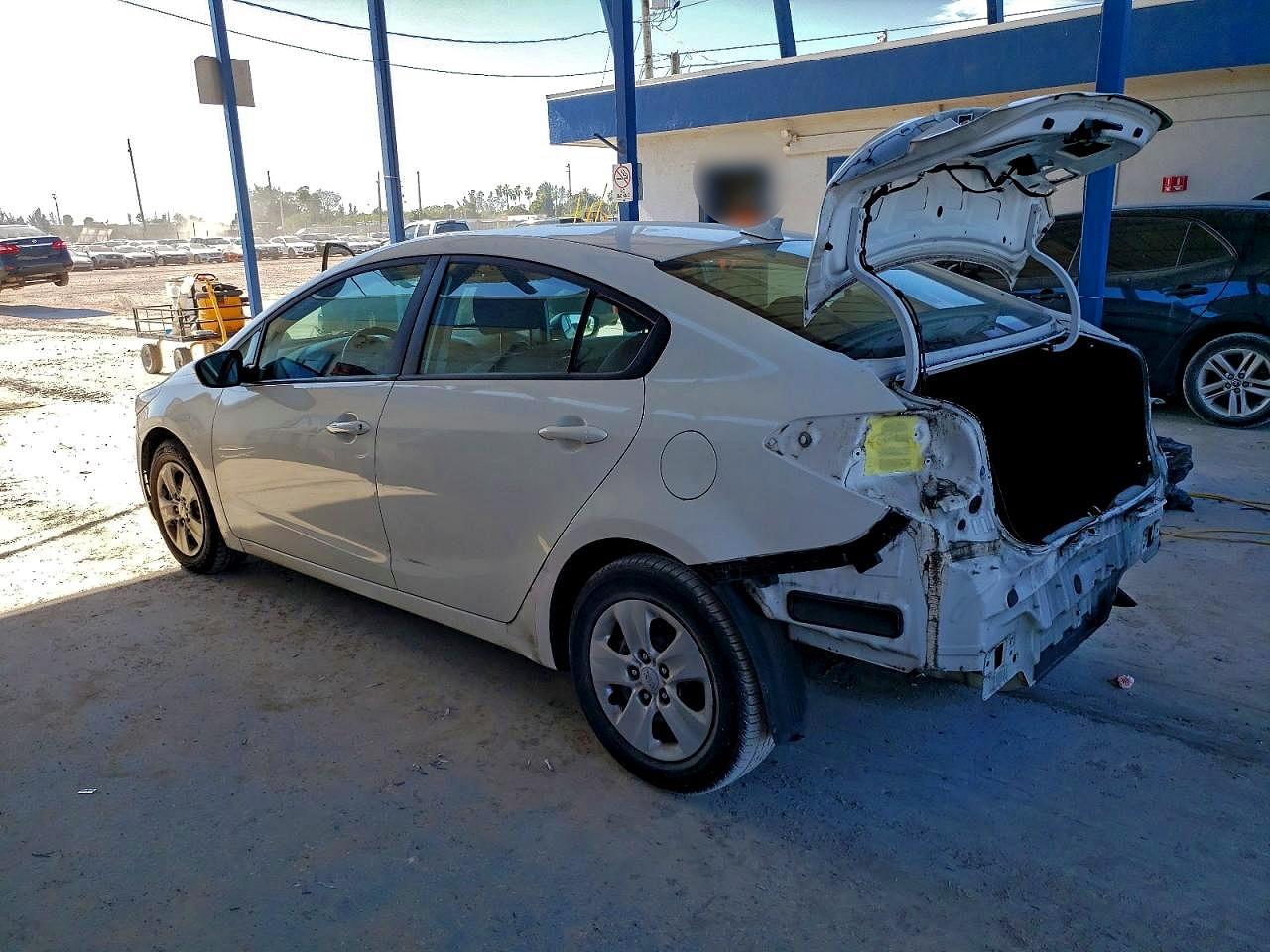 2017 KIA FORTE LX photo 2