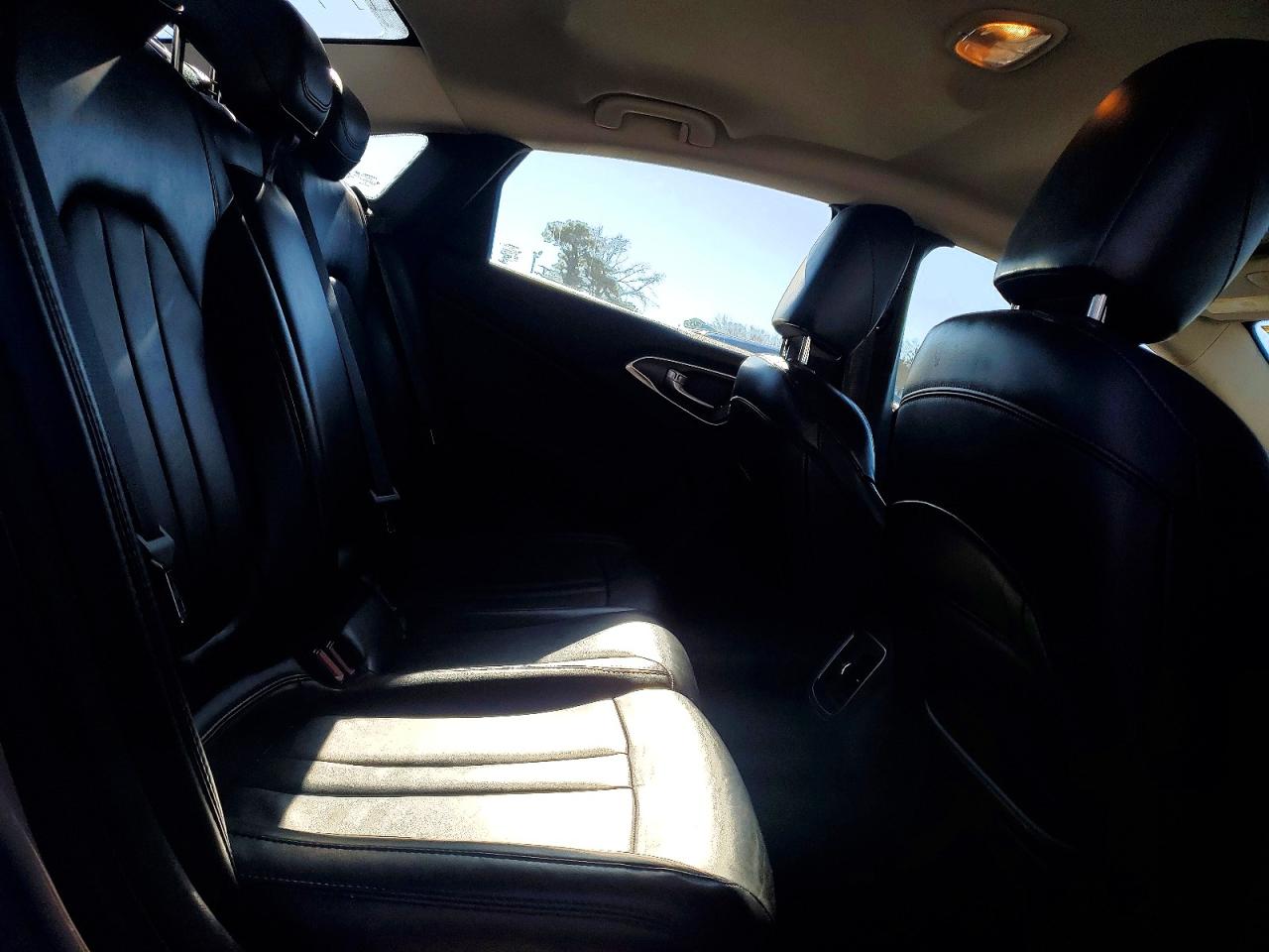 2016 CHRYSLER 200 C photo 19