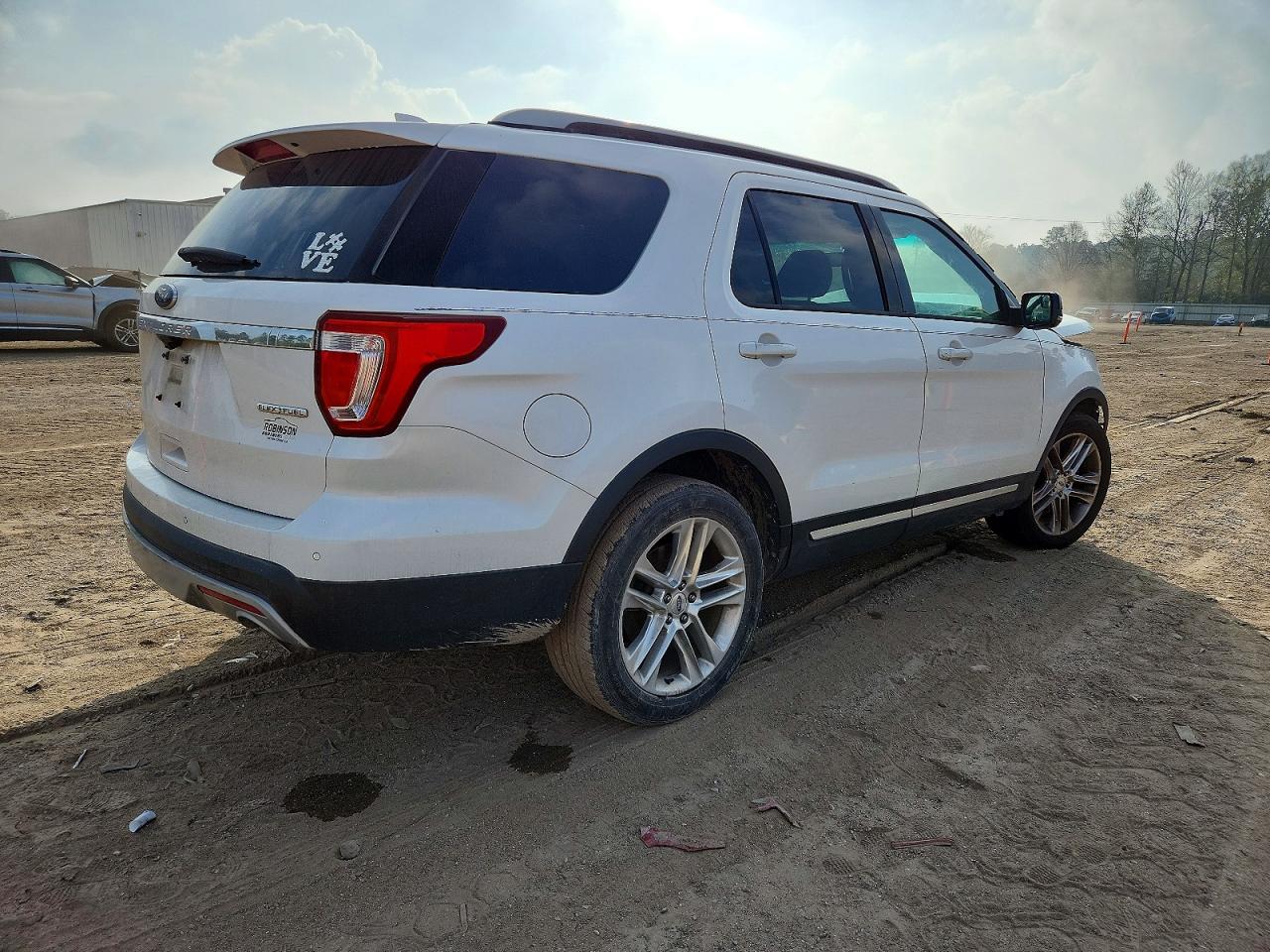 2016 FORD EXPLORER XLT photo 3