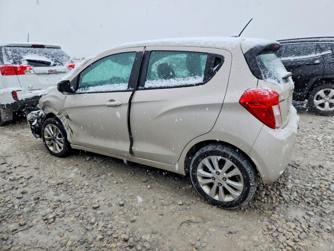 2016 CHEVROLET SPARK 1LT photo 2