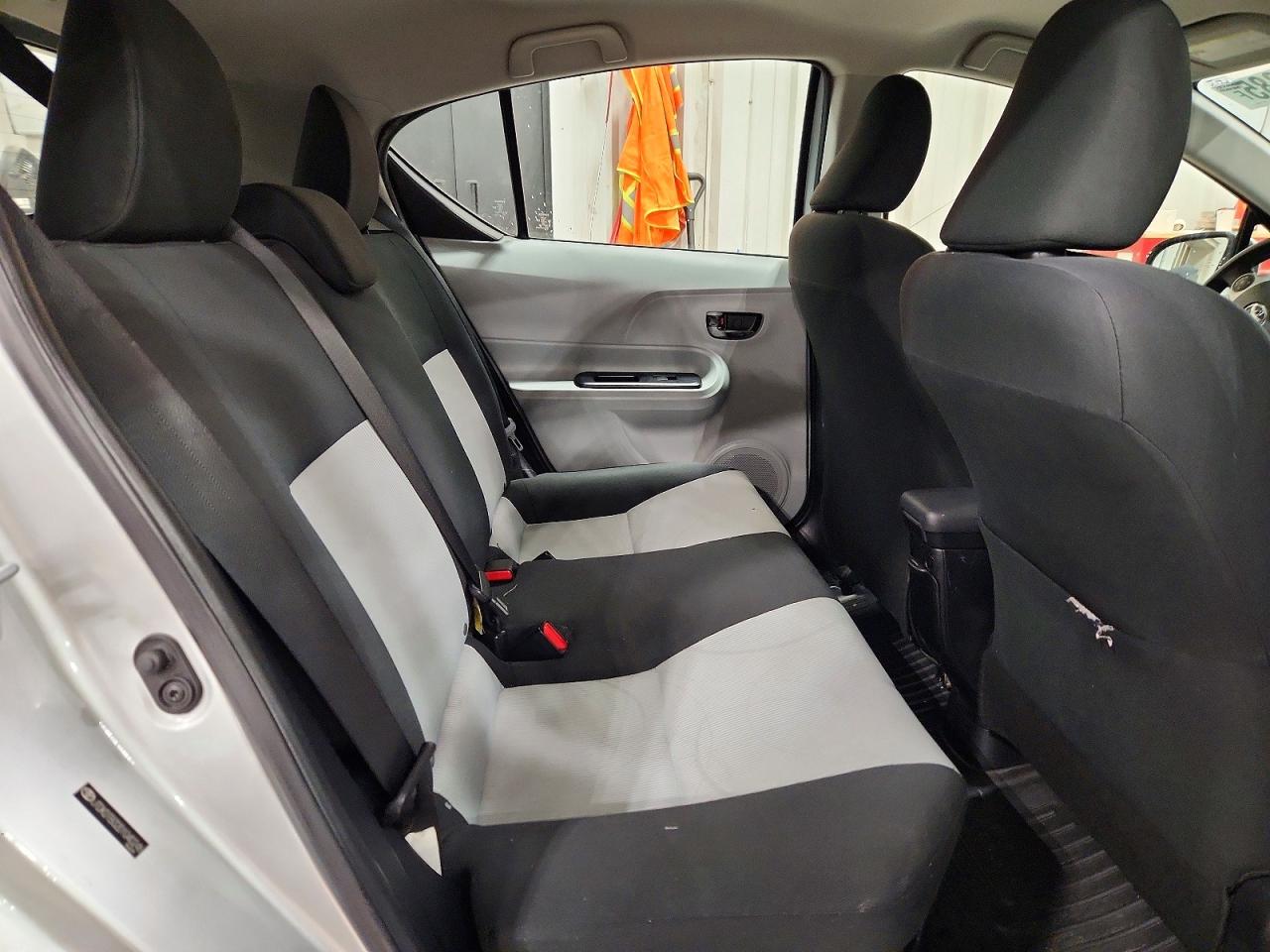 2013 TOYOTA PRIUS C photo 10