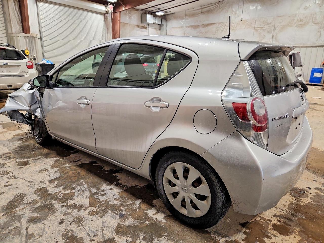 2013 TOYOTA PRIUS C photo 2