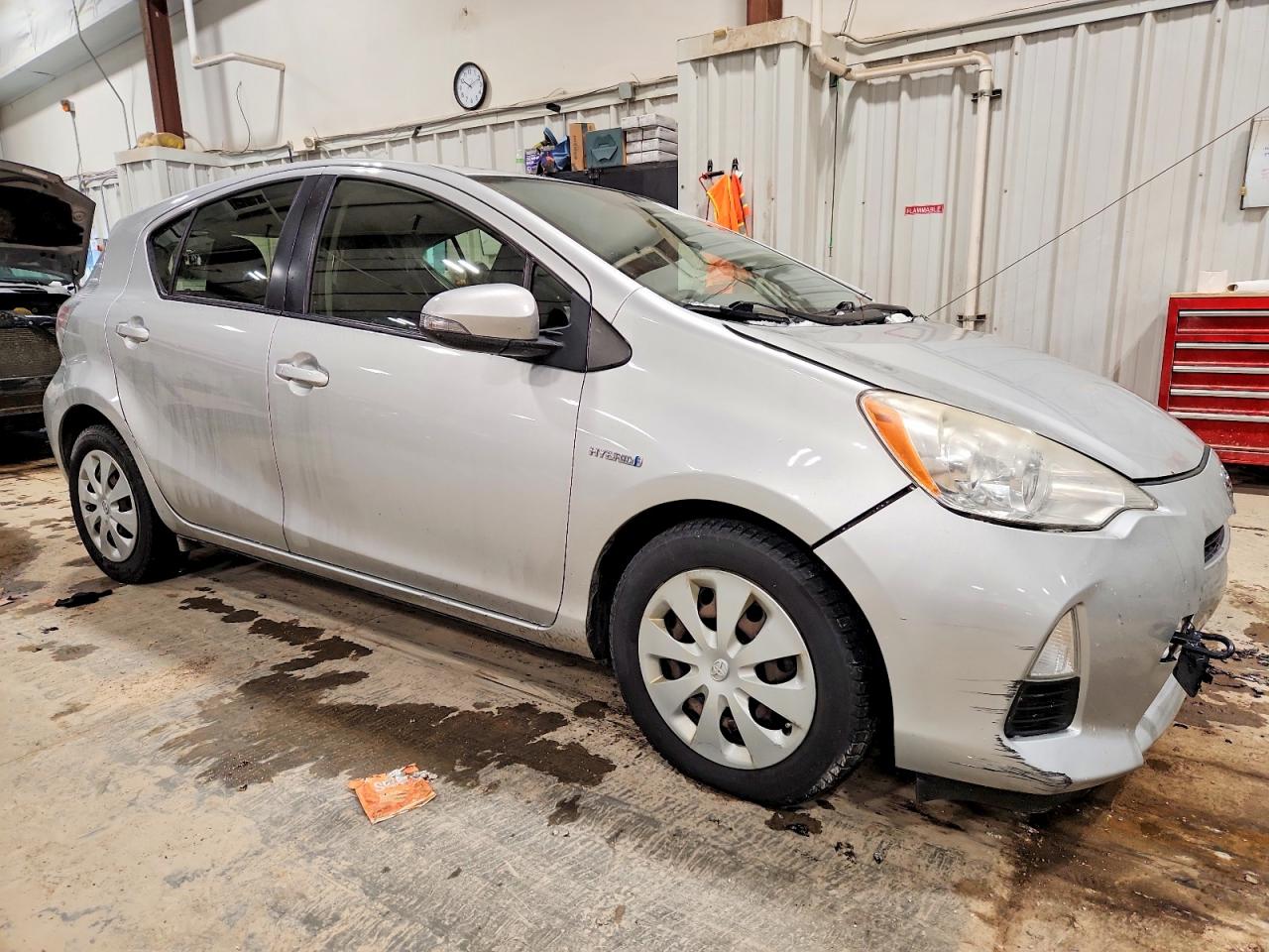 2013 TOYOTA PRIUS C photo 4