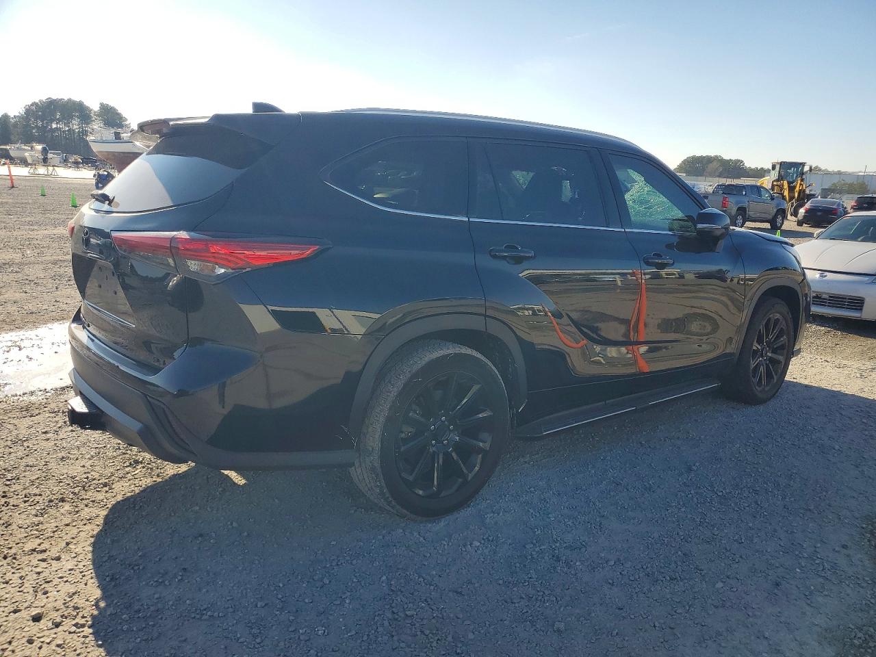 2022 TOYOTA HIGHLANDER XLE photo 3